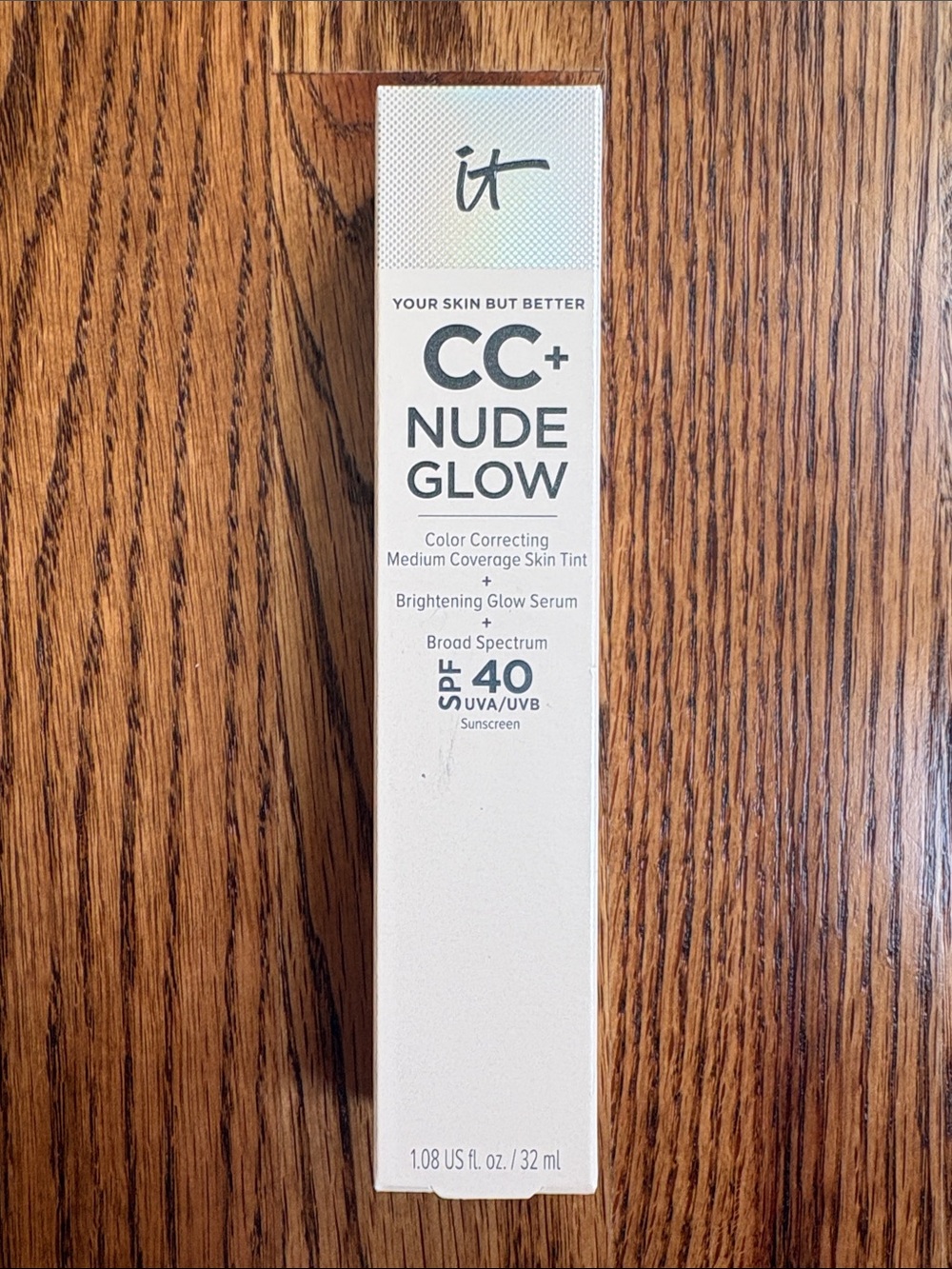 it cosmetics CC+ Nude Glow Skin Tint — Shade Light (07)